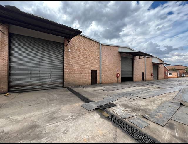 1,560M² WAREHOUSE FOR SALE IN SUNDERLAND RIDGE